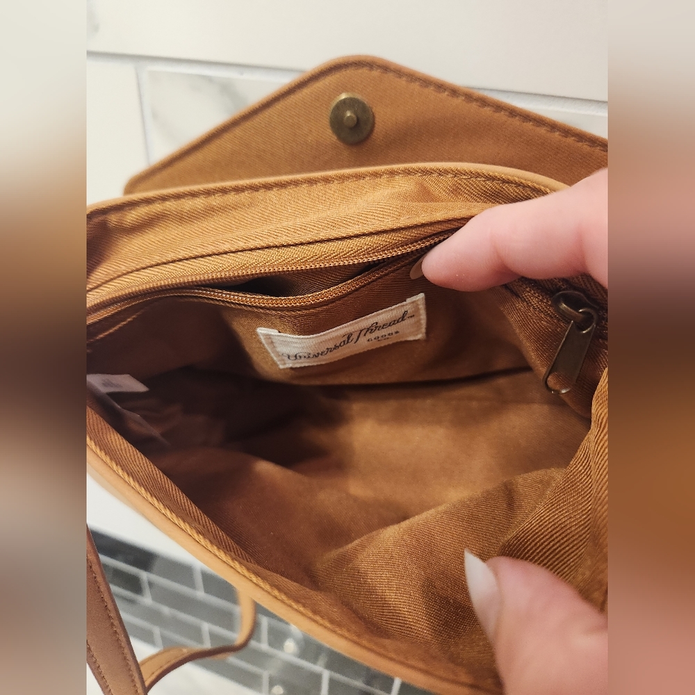 Universal Thread Purse - Picture 3 of 5